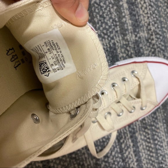 Tan converse - Picture 2 of 4